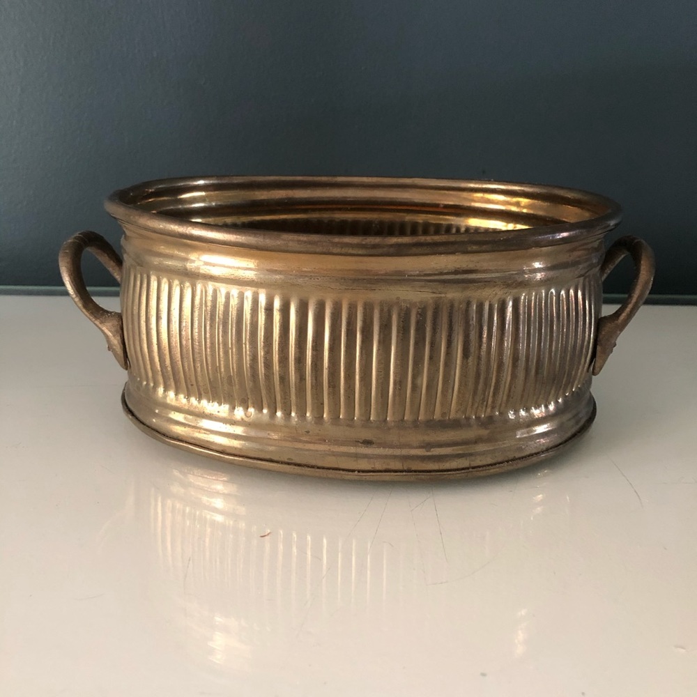 Lovely solid brass container. Vintage!